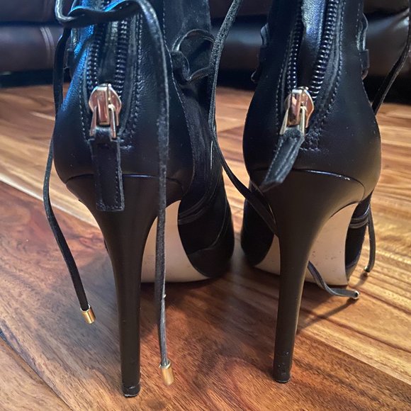 Black Guess Zip Heel Booties - Picture 2 of 5